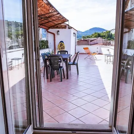 Casa Ampio Terrazzo Al Centro Ferienhaus